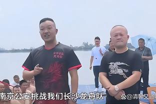 利物浦进球球迷闯入庆祝！努涅斯狂拍头，科纳特扔帽子！